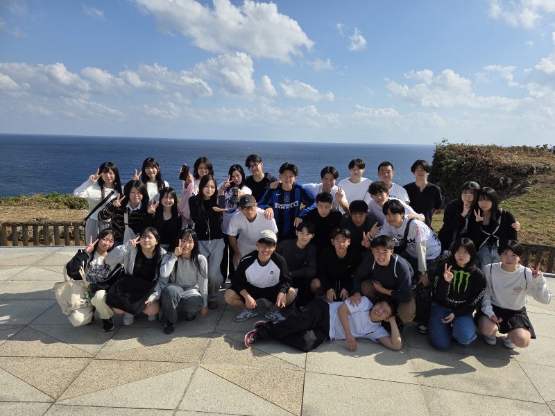 ２年６組　平和祈念公園にて